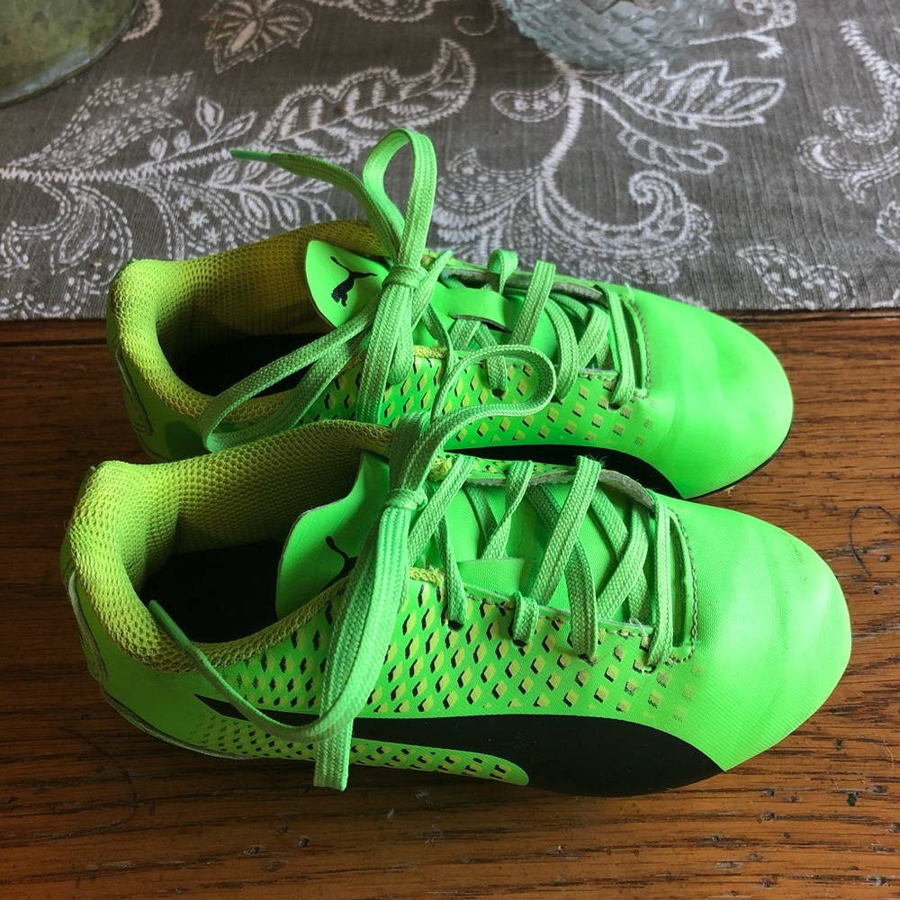 Puma soccer cleats Green Size 11